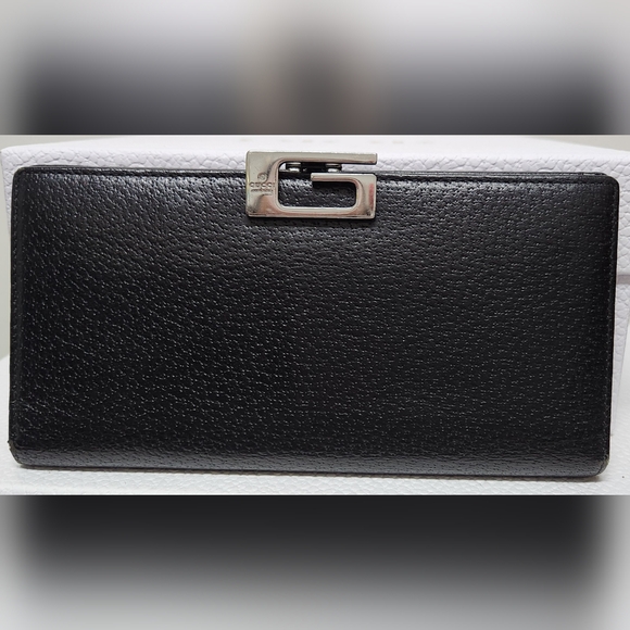 GUCCI G Hardware with Hook Black Pebble Grain Wallet - Picture 12 of 16